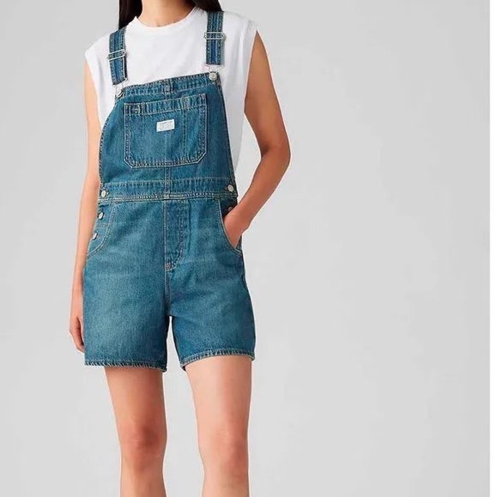 Levis Denim Shortalls Womens Small Light Wash Blue Jean Overalls 52333-0040